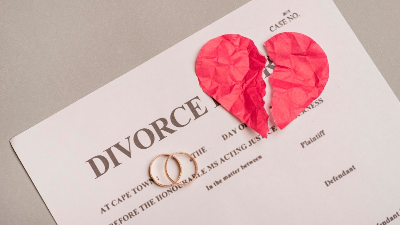 wedding-rings-divorce-decree